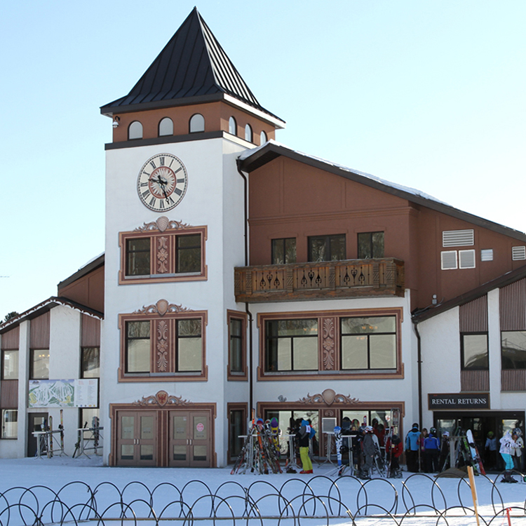 The front of the main ski lodge at Mount St. Louis Moonstone.