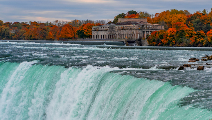 Niagara Fall during the autumn season.