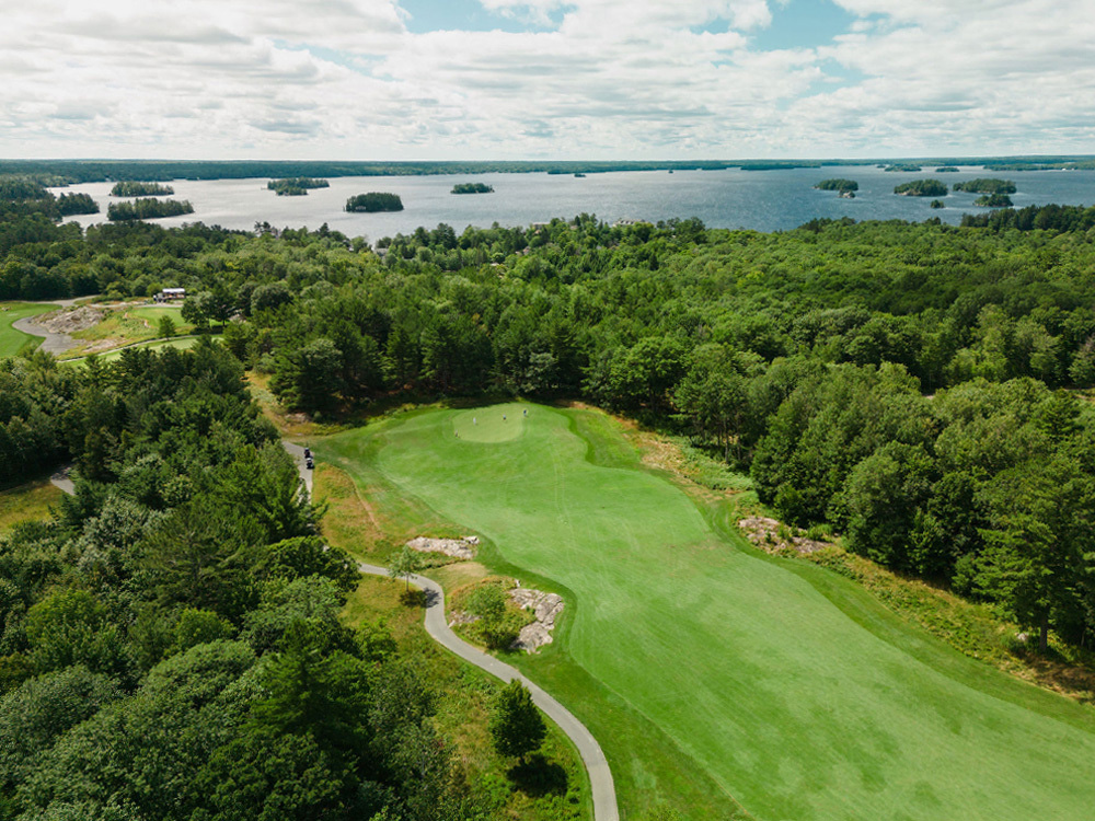 Vue aérienne d'un terrain de golf